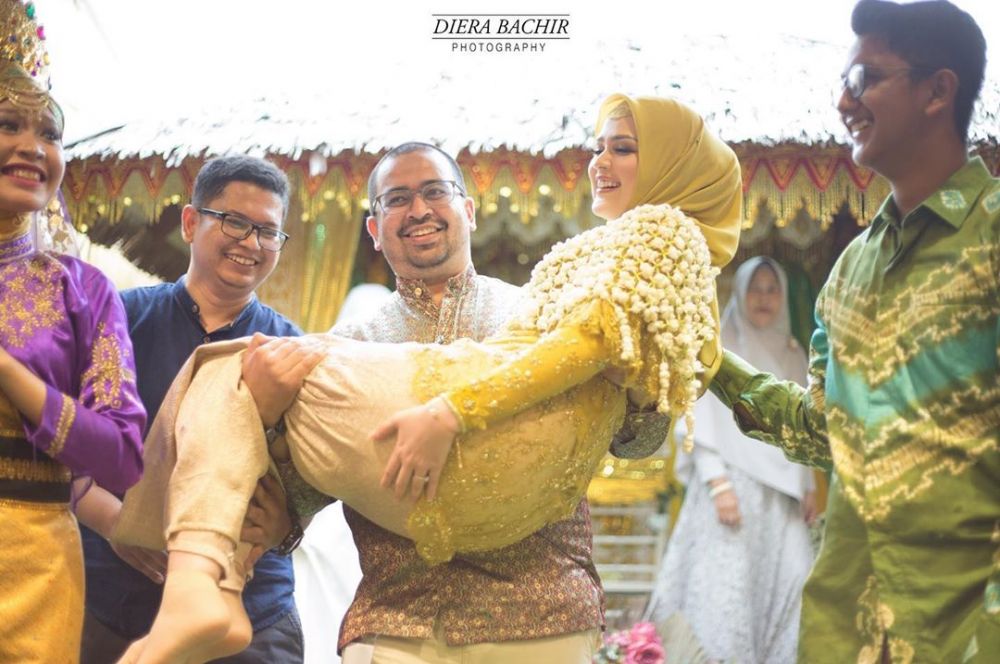 10 Momen siraman Cut Meyriska & Roger Danuarta, auranya terpancar