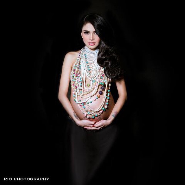 Sedang hamil, 10 seleb ini tuai kritikan karena gaya busananya