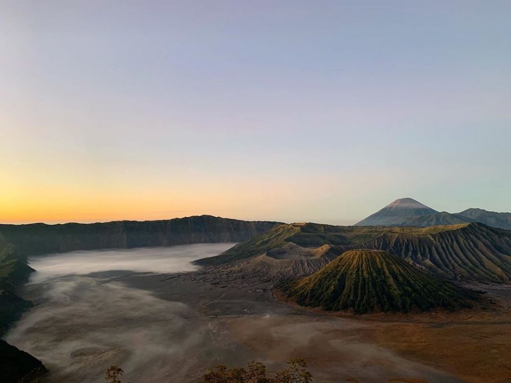 20 Gunung terindah di Pulau Jawa, bikin kamu ingin mendakinya