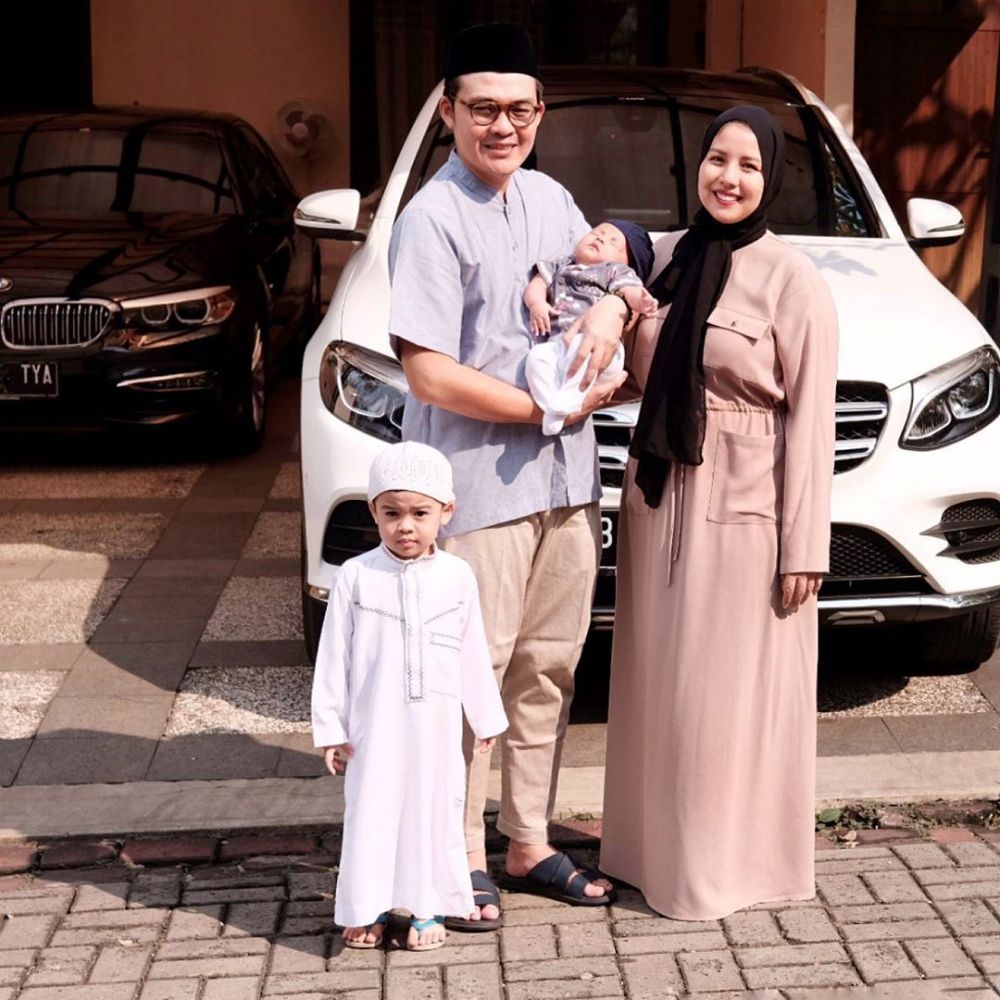 3 Seleb menikah tanggal 17 Agustus, termasuk Roger & Cut Meyriska