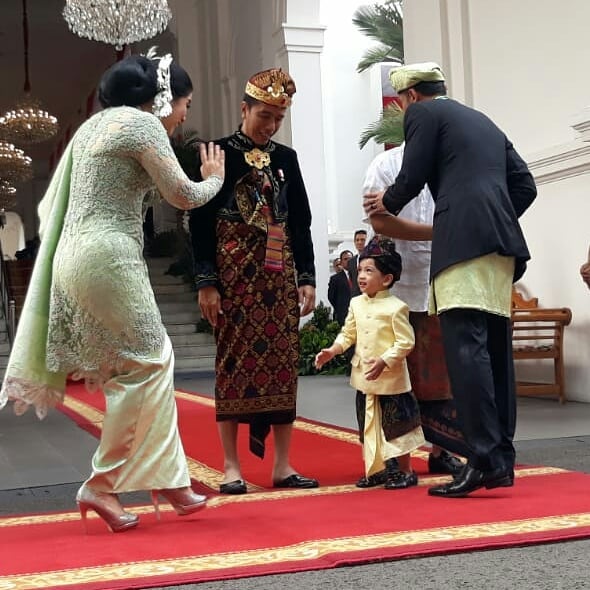 HUT ke-74 RI, ini 6 momen Jokowi ajak Jan Ethes sapa tamu undangan