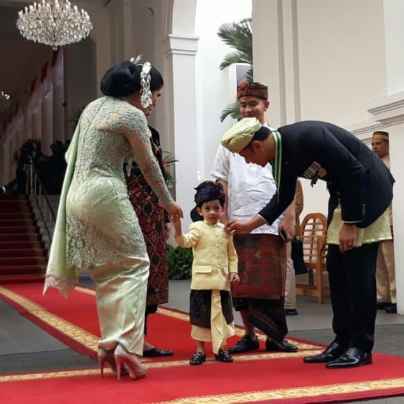 HUT ke-74 RI, ini 6 momen Jokowi ajak Jan Ethes sapa tamu undangan