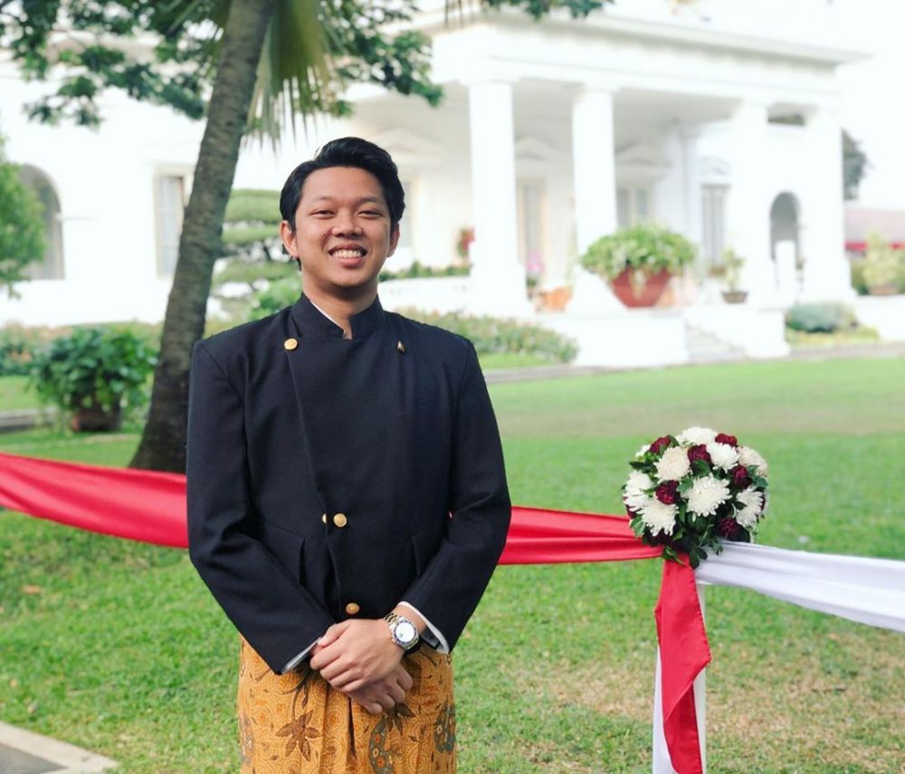 Gaya 8 seleb di upacara HUT RI ke-74, memesona dengan baju adat