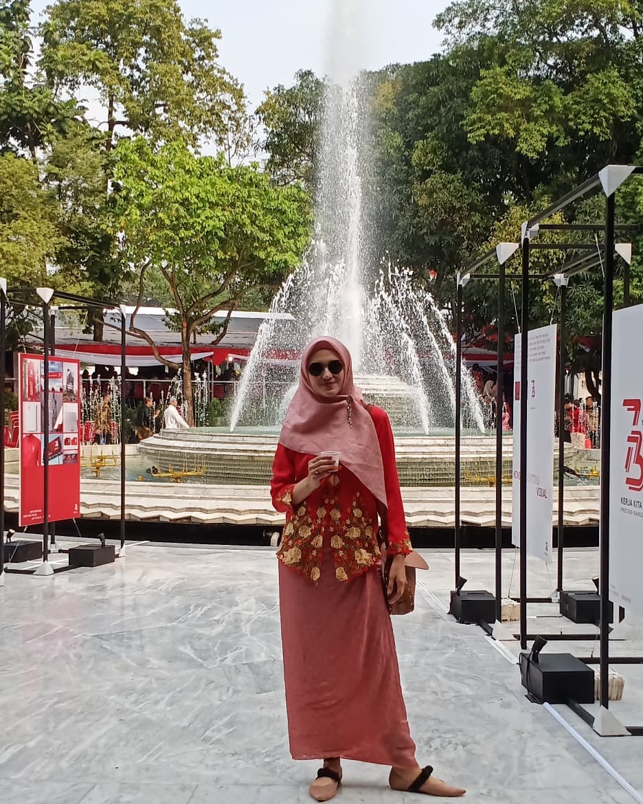 Gaya 8 seleb di upacara HUT RI ke-74, memesona dengan baju adat