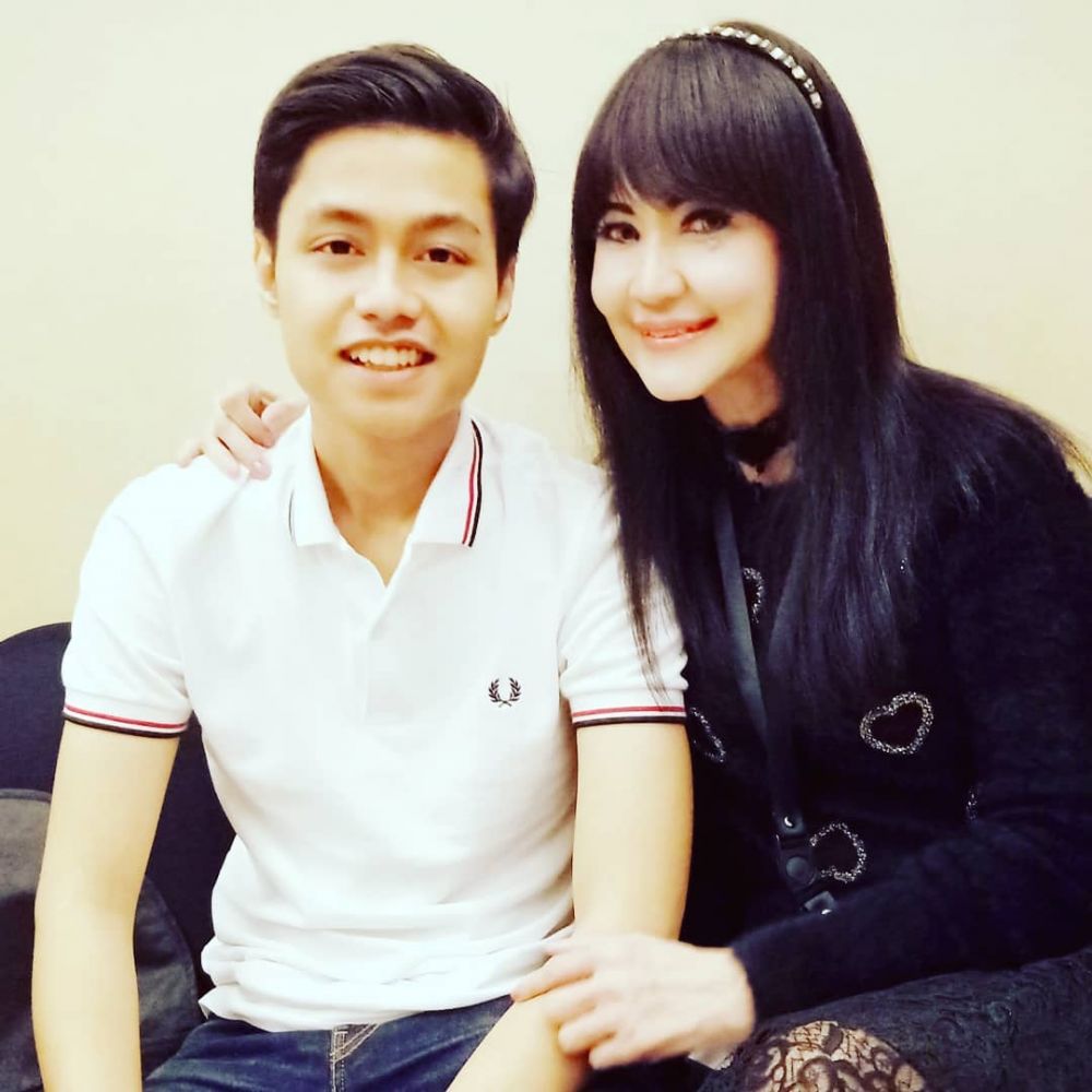8 Potret Fernanda Dharmawan, putra Ita Purnamasari yang ganteng