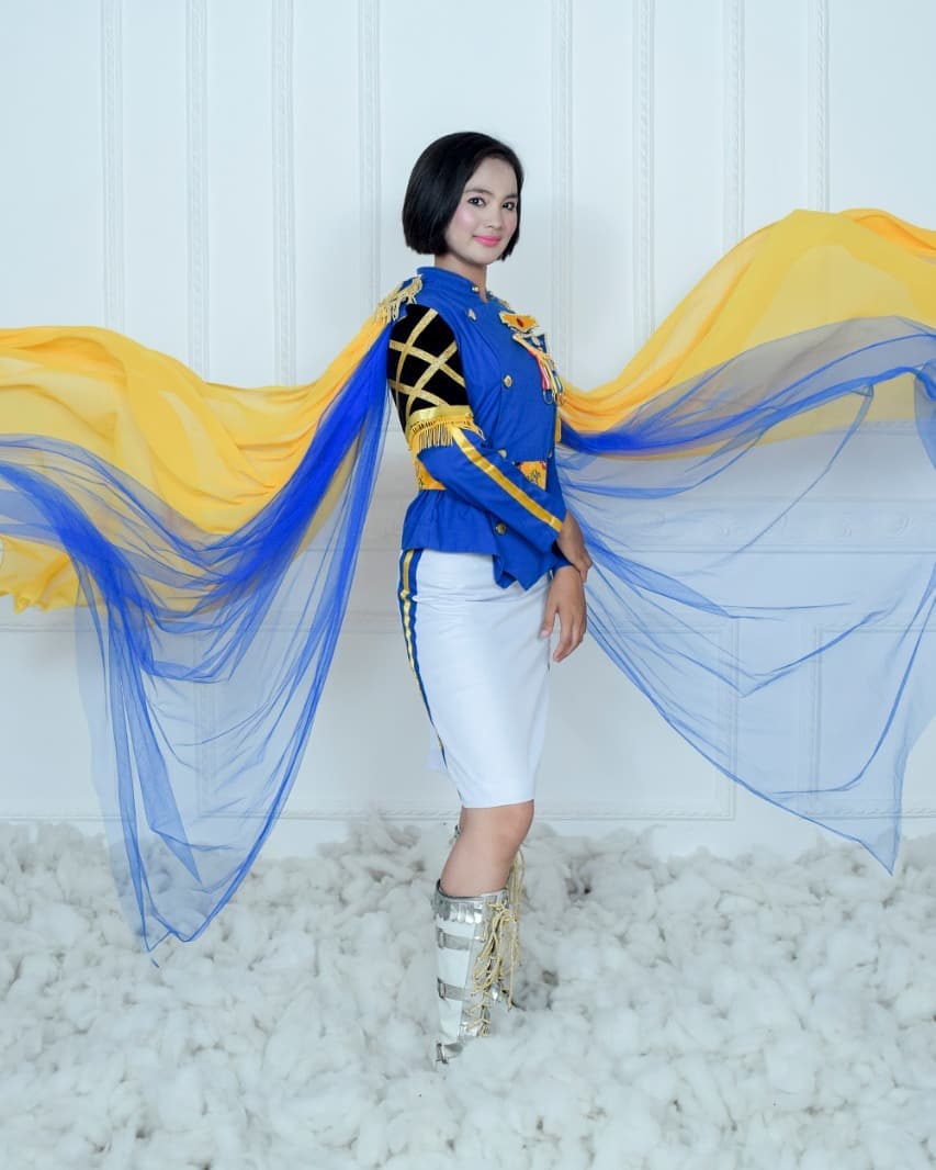 8 Potret Aisyah Rahmawati, pembawa baki di upacara penurunan HUT ke-74