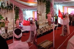 Menikah 17 Agustus, pengantin ini gelar upacara bendera di resepsi