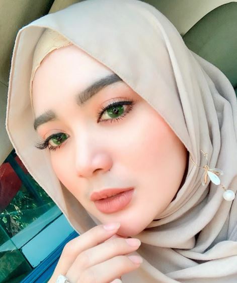 Kerap tampil seksi, ini 9 potret Wika Salim pakai busana tertutup