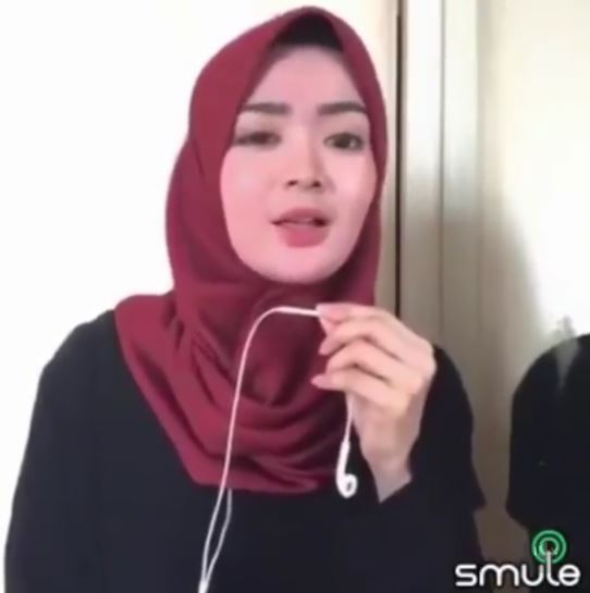 Kerap tampil seksi, ini 9 potret Wika Salim pakai busana tertutup