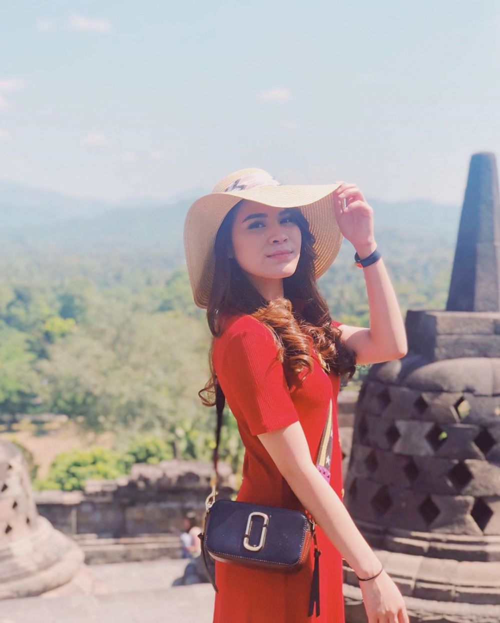 Chen Giovani, gadis cantik yang didoakan jadi mantu Hotman Paris