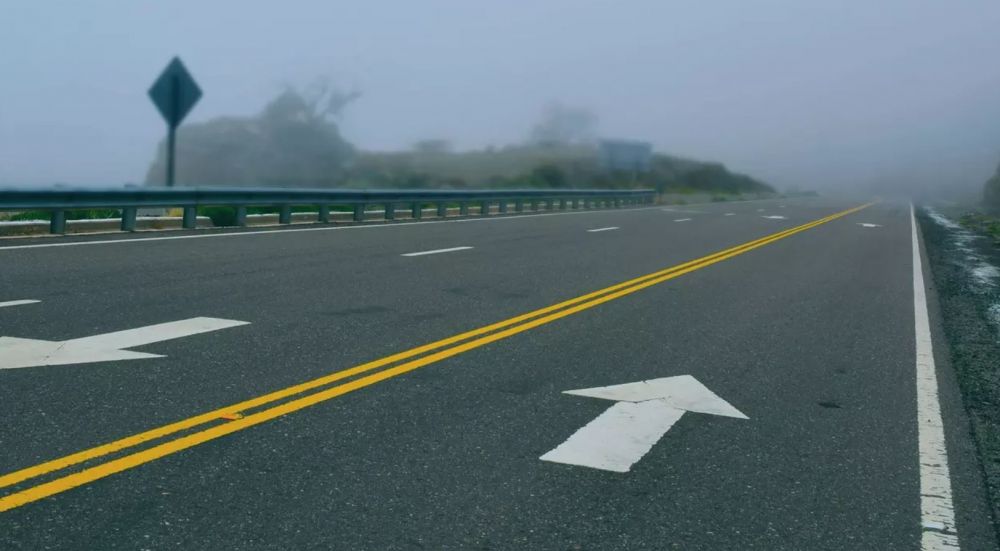 Kisah guru tempuh 8 km setiap hari ke sekolah ini bikin haru