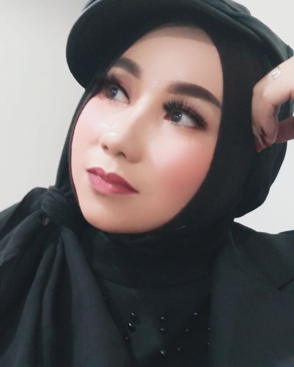 Ingat lagu Tak Tun Tuang? Ini 10 foto penyanyinya yang kini berhijab
