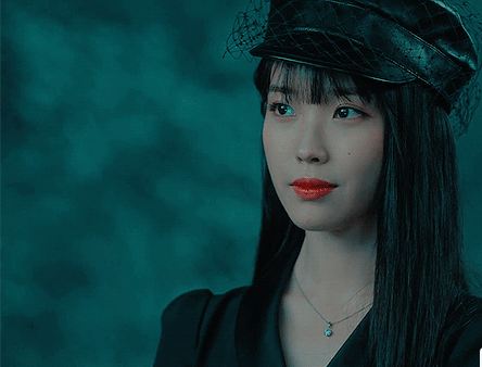 10 Fashion glamor IU dalam drama Hotel Del Luna