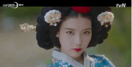 10 Fashion glamor IU dalam drama Hotel Del Luna