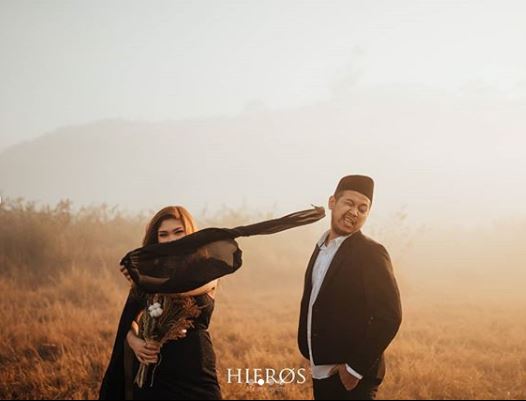 9 Momen prewedding Tretan Muslim dan kekasihnya, gayanya kocak