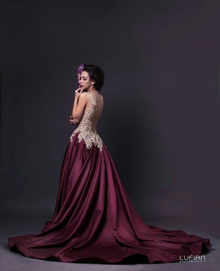 12 Potret Gianina Emanuella, kakak Adipati Dolken yang juga artis