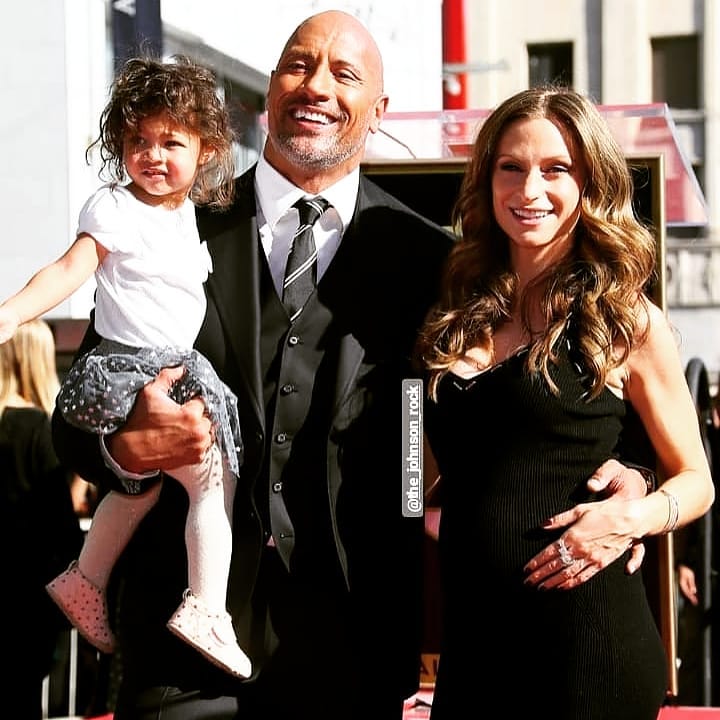 9 Momen mesra The Rock & Lauren Hashian, nikah usai 12 tahun pacaran