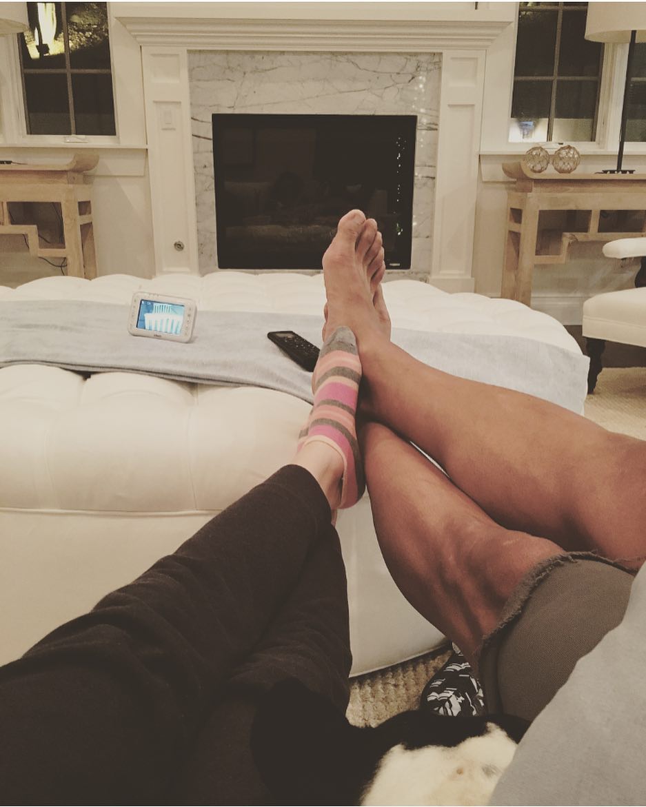 9 Momen mesra The Rock & Lauren Hashian, nikah usai 12 tahun pacaran