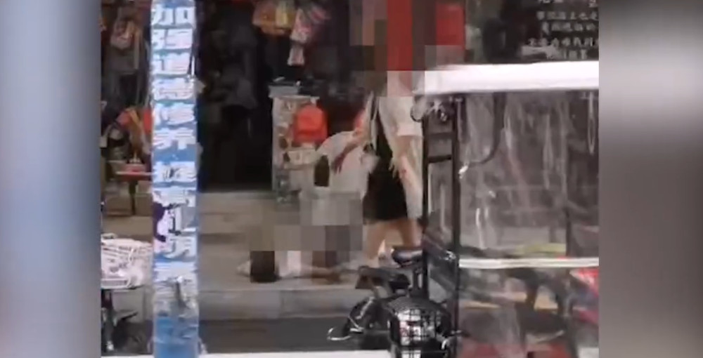 Cewek menikam pacarnya setelah kesal diejek terlalu gendut