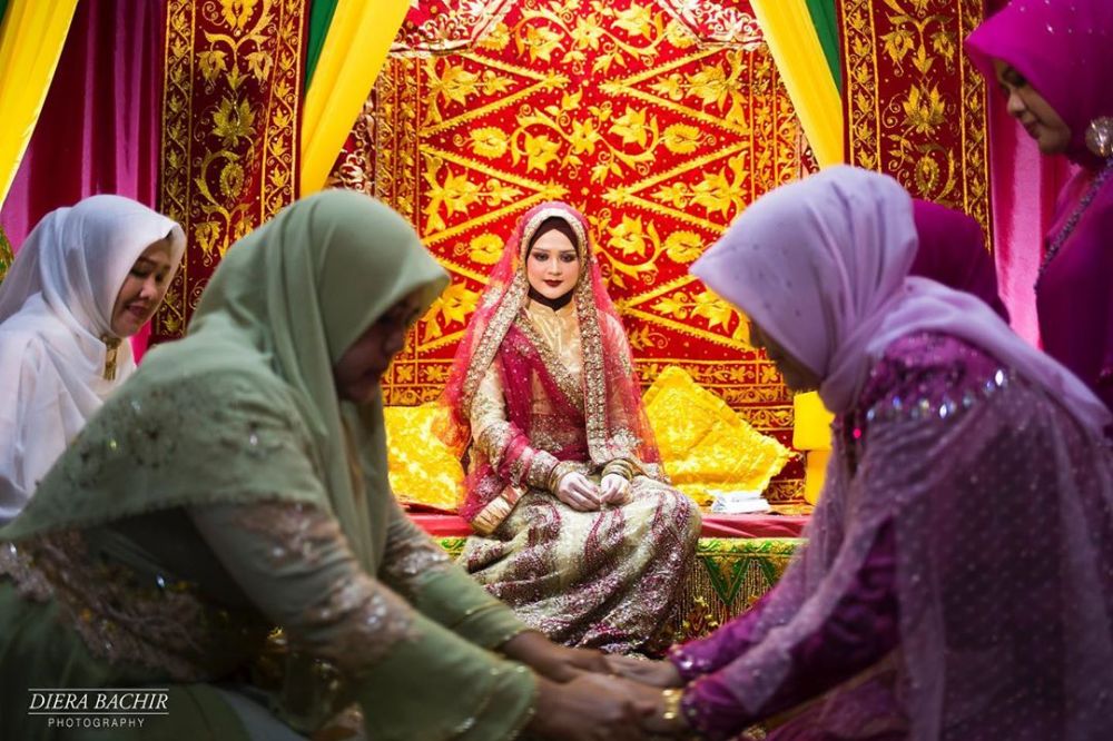 Intip penampilan 5 seleb di malam bainai, penuh keceriaan