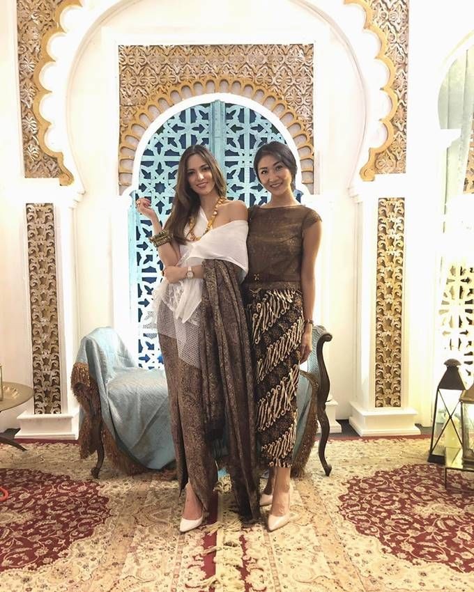 Potret kedekatan 7 seleb dan asisten pribadinya, bak saudara