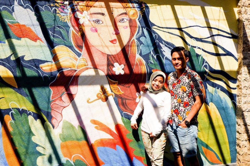 9 Potret liburan Muzdalifah & Fadel di Bali, lengket bak prangko