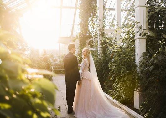 8 Momen pernikahan raja YouTuber Pewdiepie dan kekasihnya, romantis