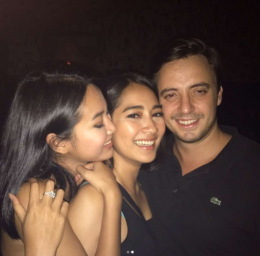 12 Potret kebersamaan Niken Anjani dan pacar bulenya, mesra abis