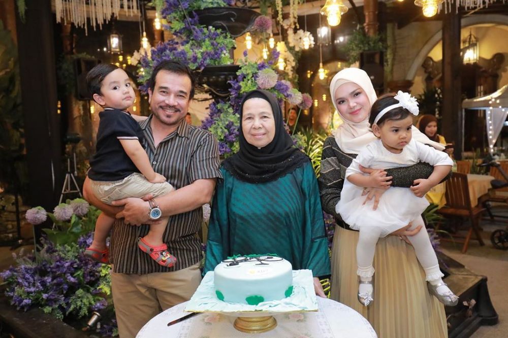 10 Momen ultah ke-13 pernikahan Siti Nurhaliza & suami, mewah