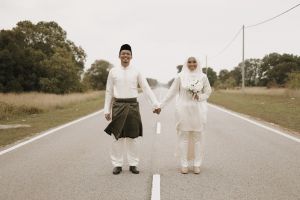 Mobil mogok saat akan prewedding, yang dilakukan pasangan ini unik
