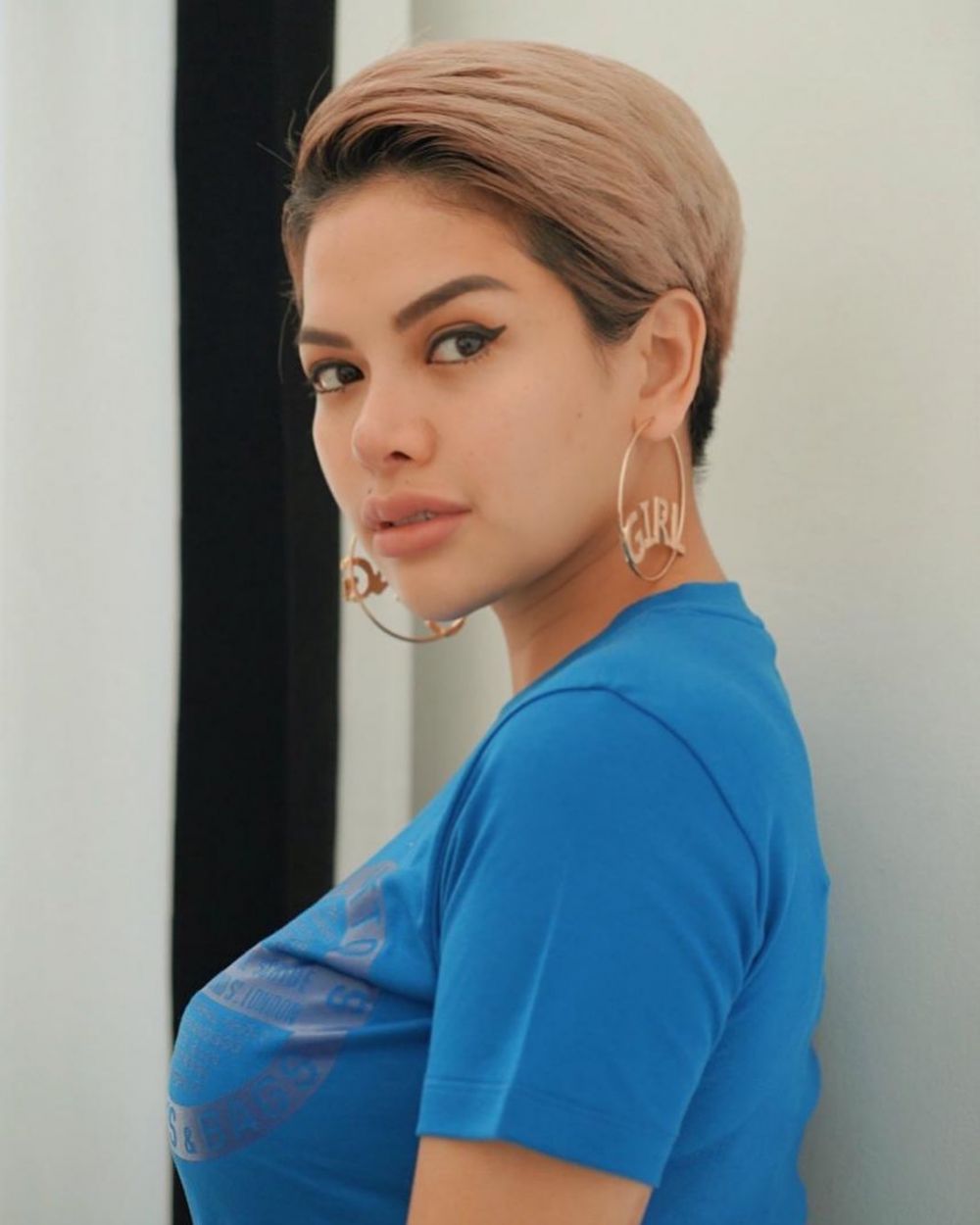 Dianggap tampil vulgar, 6 seleb ini pernah ditegur KPAI