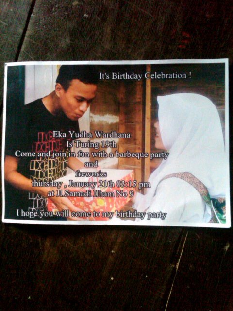 8 Desain undangan ulang tahun ini kreatif abis, bikin senyum simpul