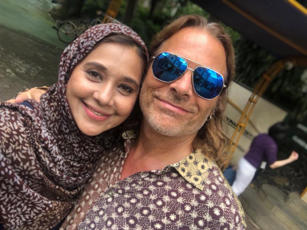 Menikah dengan bule Australia, 5 seleb ini langgeng hingga kini