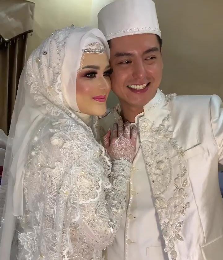 8 Potret romantis Roger Danuarta & Cut Meyriska usai menikah
