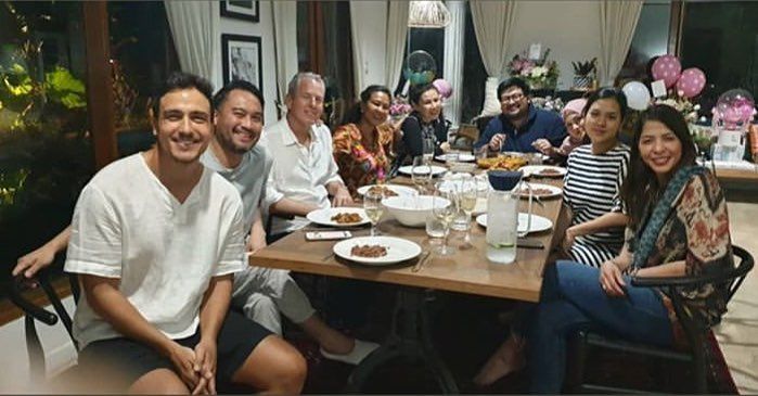 8 Potret penampakan rumah Raisa dan Hamish, dominasi warna putih