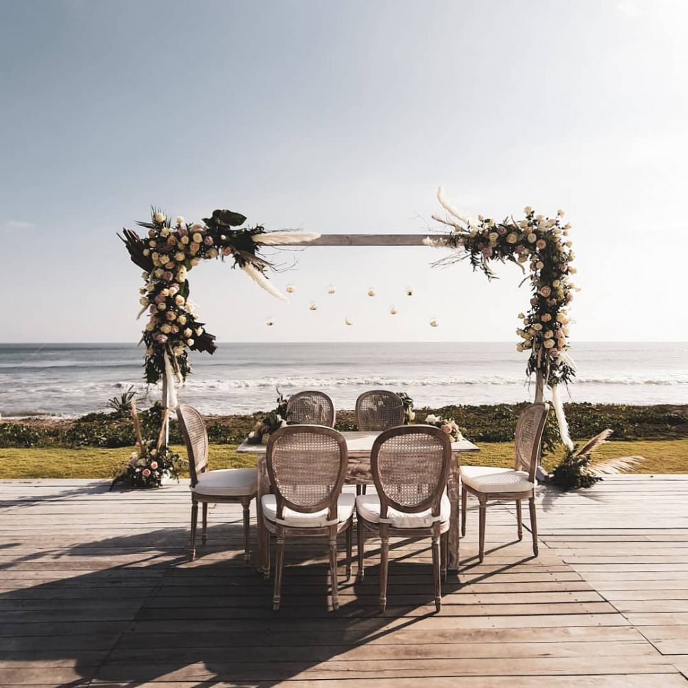 10 Tahun pacaran, ini 10 momen pernikahan Asta RAN & Nurul Aziza