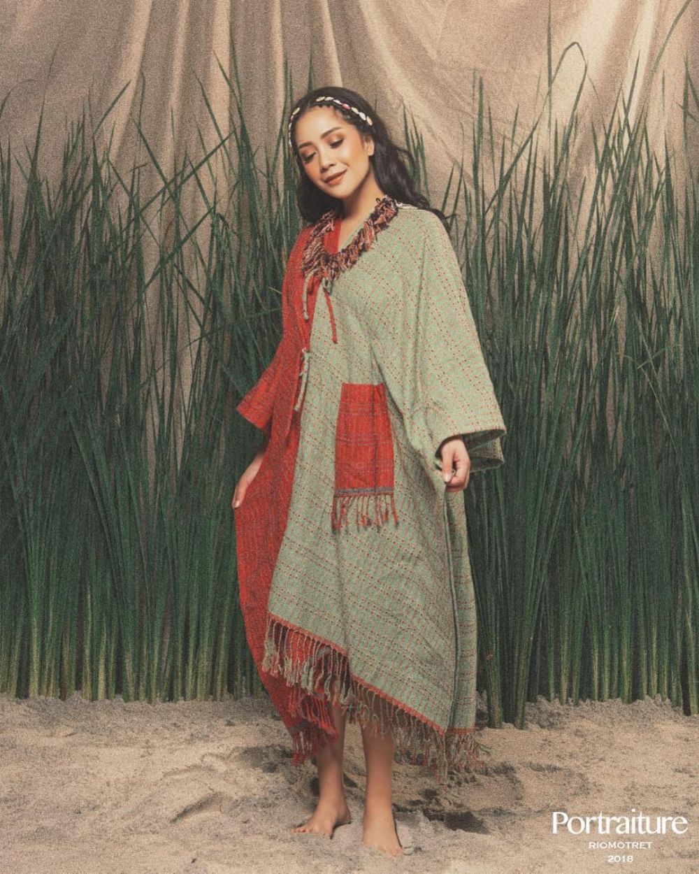 Gaya 8 seleb pakai busana tema Bohemian, Ayu Ting Ting manglingi