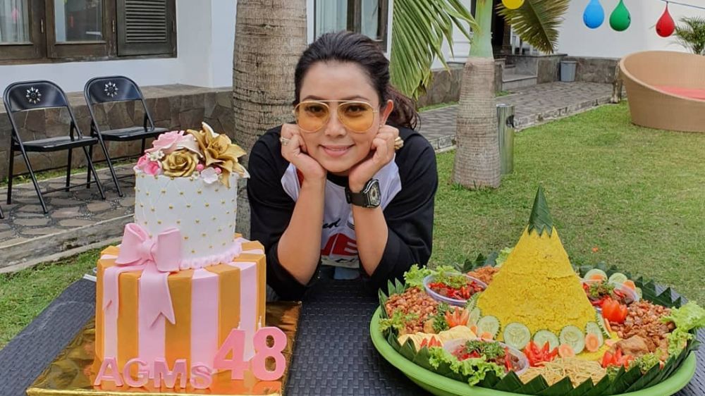 7 Momen perayaan ultah Mayangsari ke-48, gelar lomba bak 17-an