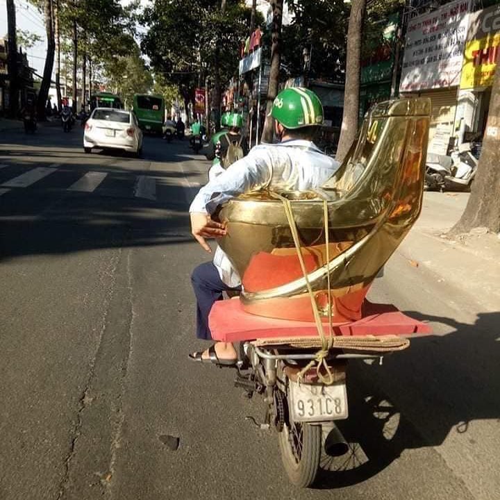 11 Potret driver ojek online bawa perabot rumah tangga, duh!