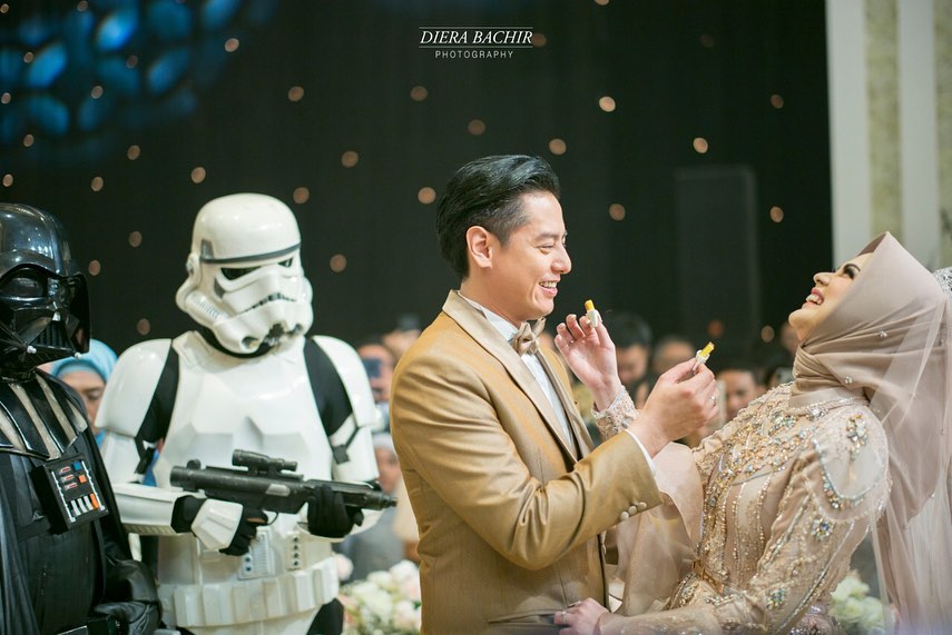 12 Momen pesta resepsi Cut Meyriska & Roger Danuarta, ada Star Wars