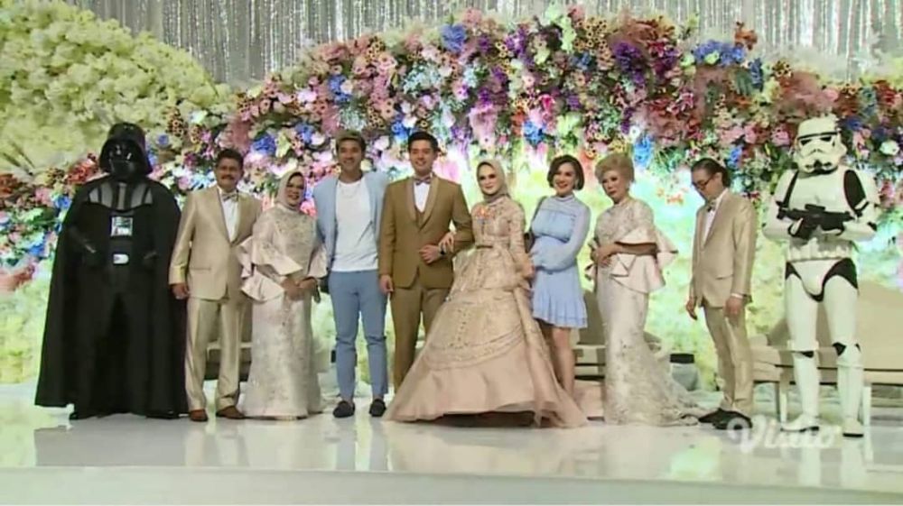 12 Momen pesta resepsi Cut Meyriska & Roger Danuarta, ada Star Wars