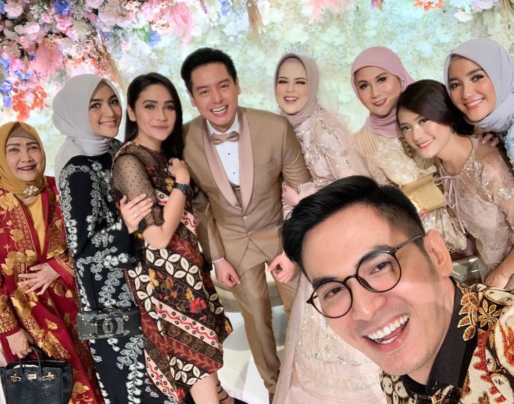 12 Momen pesta resepsi Cut Meyriska & Roger Danuarta, ada Star Wars