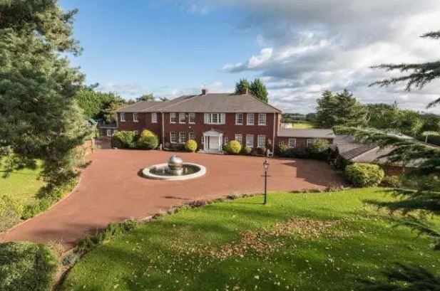 5 Pesepak bola ini jual rumah mewahnya, ada yang harganya Rp 250 M