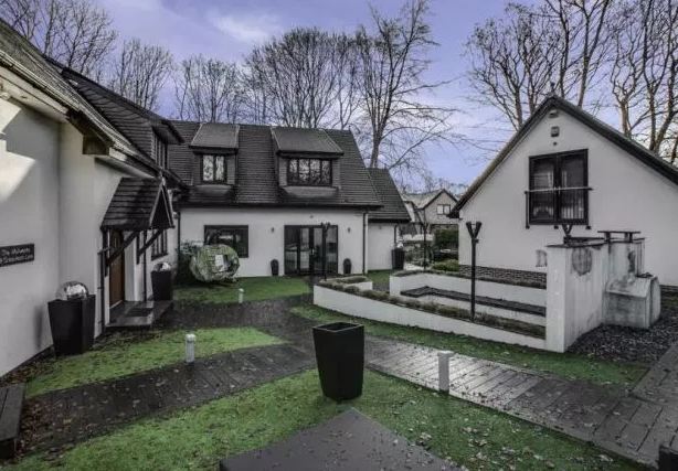 5 Pesepak bola ini jual rumah mewahnya, ada yang harganya Rp 250 M