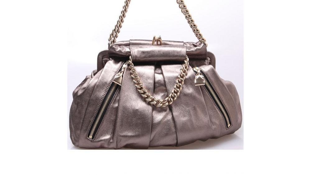 Annisa Pohan jual 6 tas mewah kesayangan, intip harganya