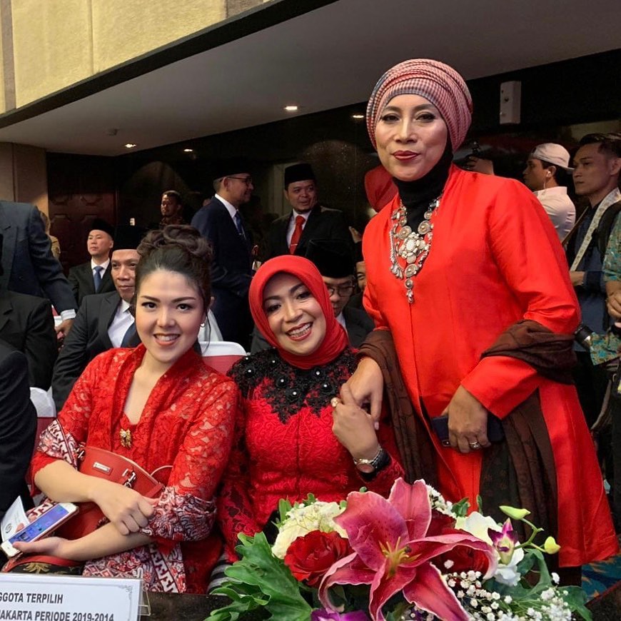 8 Momen pelantikan Tina Toon jadi anggota DPRD DKI Jakarta