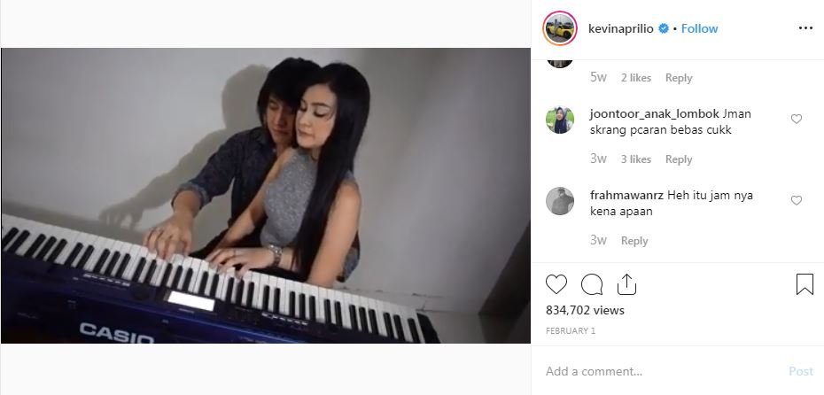 Pamer foto di pangkuan, gaya pacaran 6 seleb ini tuai kritikan