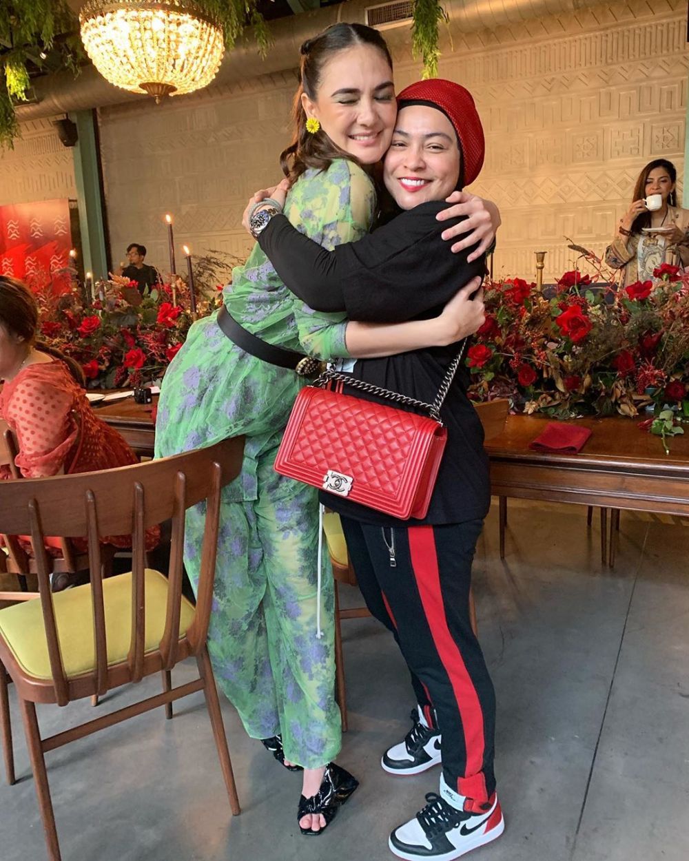 10 Momen perayaan ulang tahun Luna Maya ke-36, bertema rustik