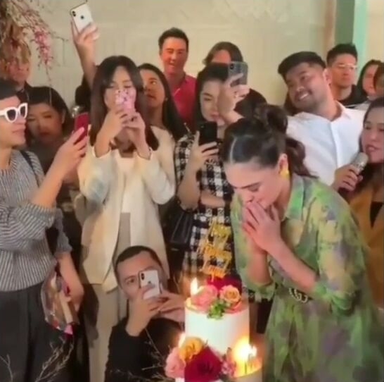 10 Momen perayaan ulang tahun Luna Maya ke-36, bertema rustik