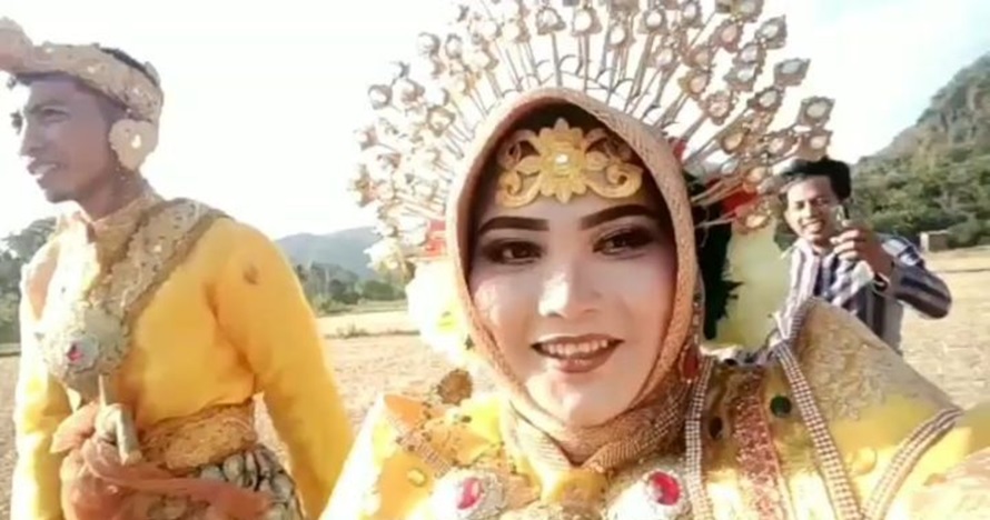 Viral pengantin jalan kaki lewati sawah, bukti kesederhanaan cinta